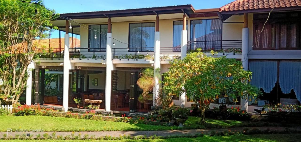 Hotel La Oma Lembang Zewnętrze zdjęcie