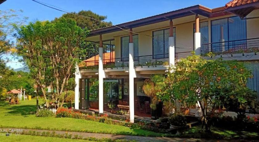 Hotel La Oma Lembang Zewnętrze zdjęcie