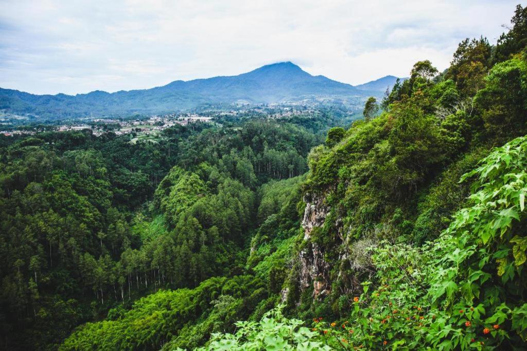 Hotel La Oma Lembang Zewnętrze zdjęcie