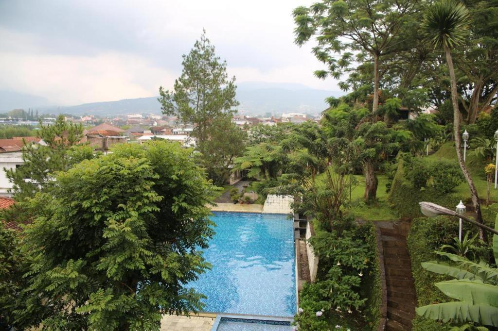Hotel La Oma Lembang Zewnętrze zdjęcie