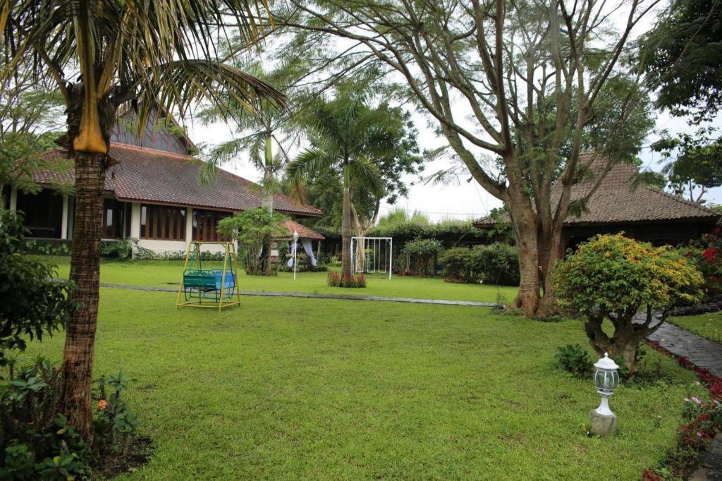 Hotel La Oma Lembang Zewnętrze zdjęcie