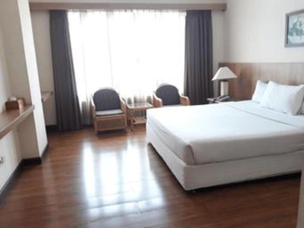 Hotel La Oma Lembang Zewnętrze zdjęcie