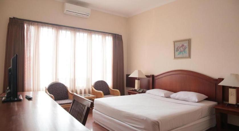 Hotel La Oma Lembang Zewnętrze zdjęcie