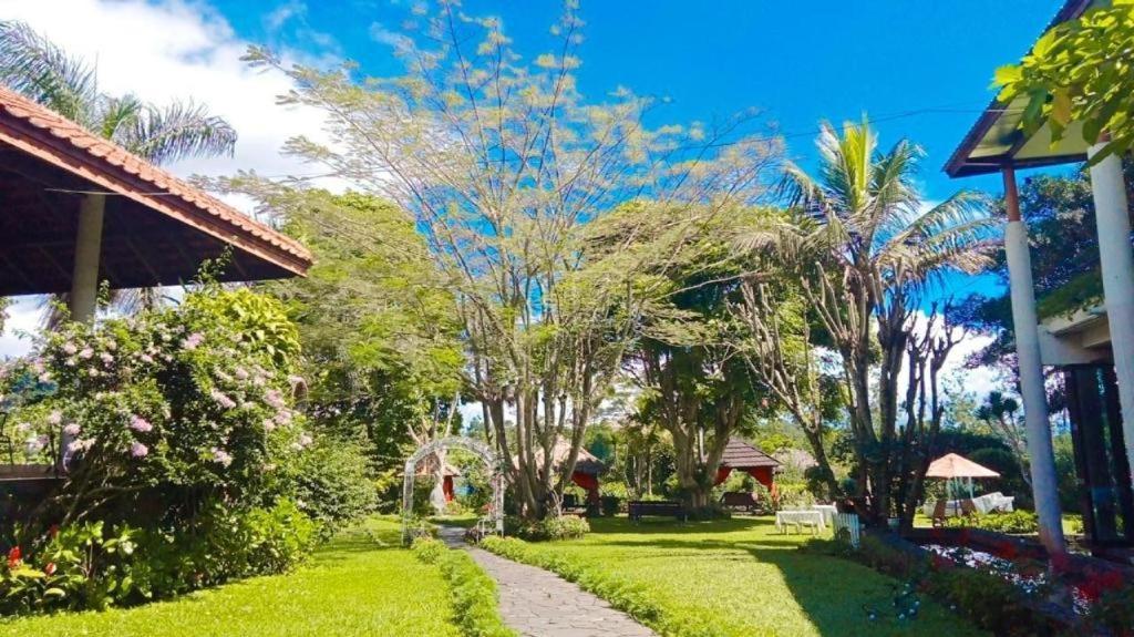 Hotel La Oma Lembang Zewnętrze zdjęcie