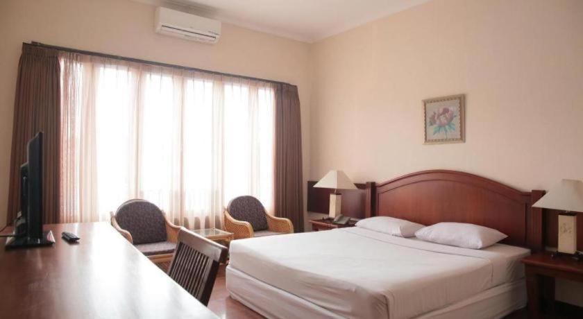 Hotel La Oma Lembang Zewnętrze zdjęcie
