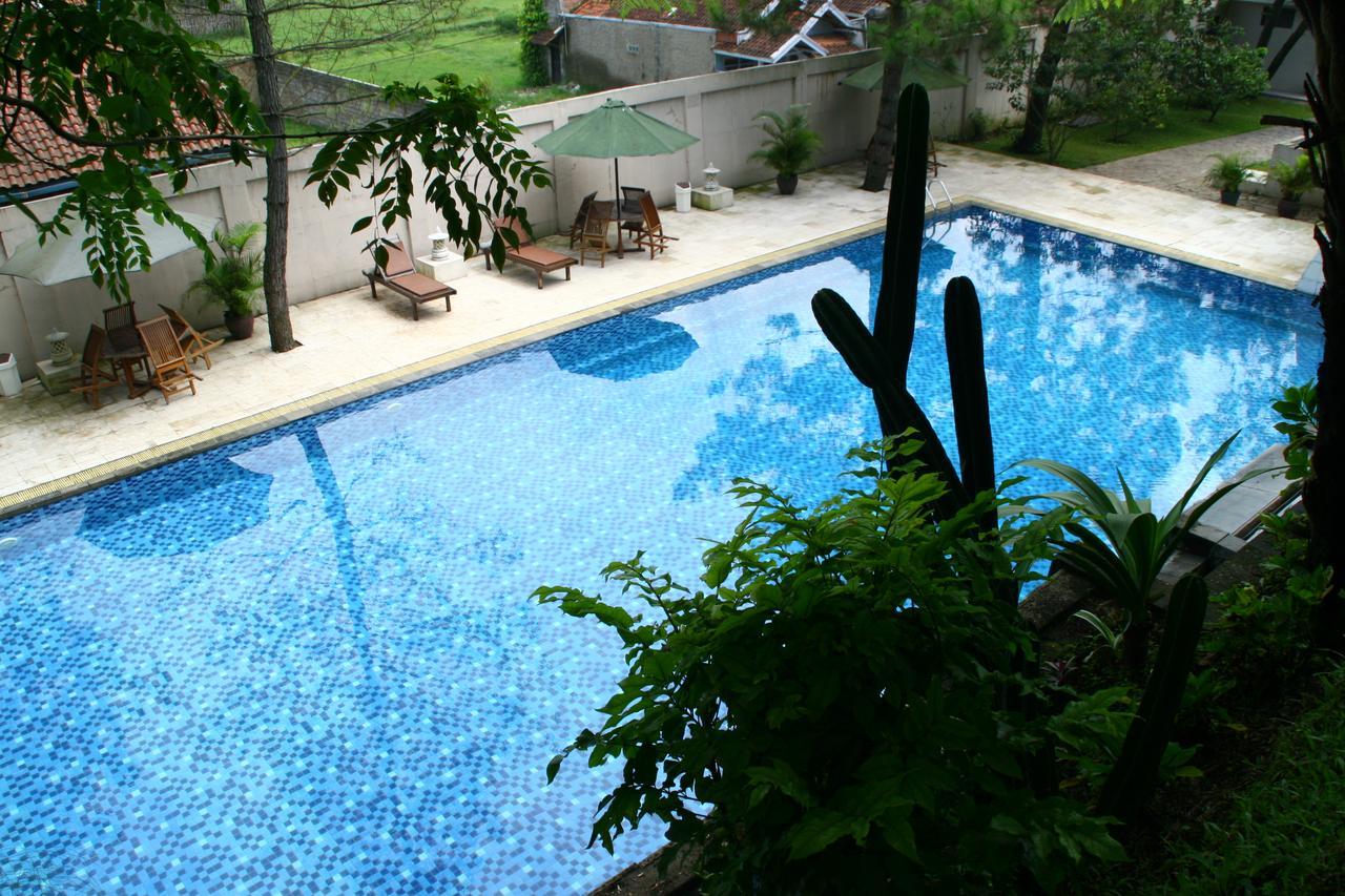 Hotel La Oma Lembang Zewnętrze zdjęcie