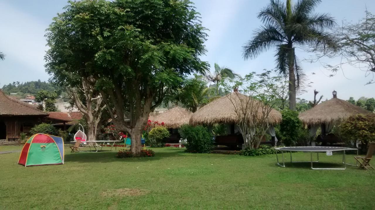 Hotel La Oma Lembang Zewnętrze zdjęcie