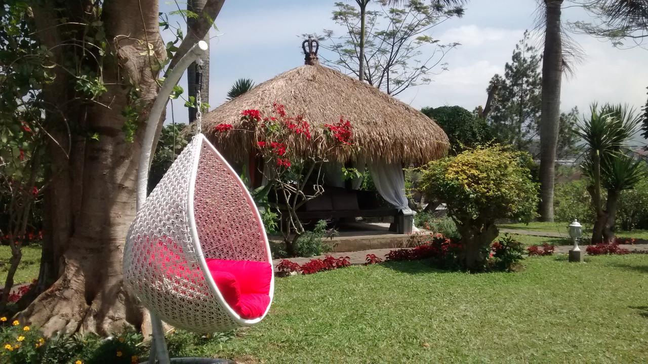 Hotel La Oma Lembang Zewnętrze zdjęcie