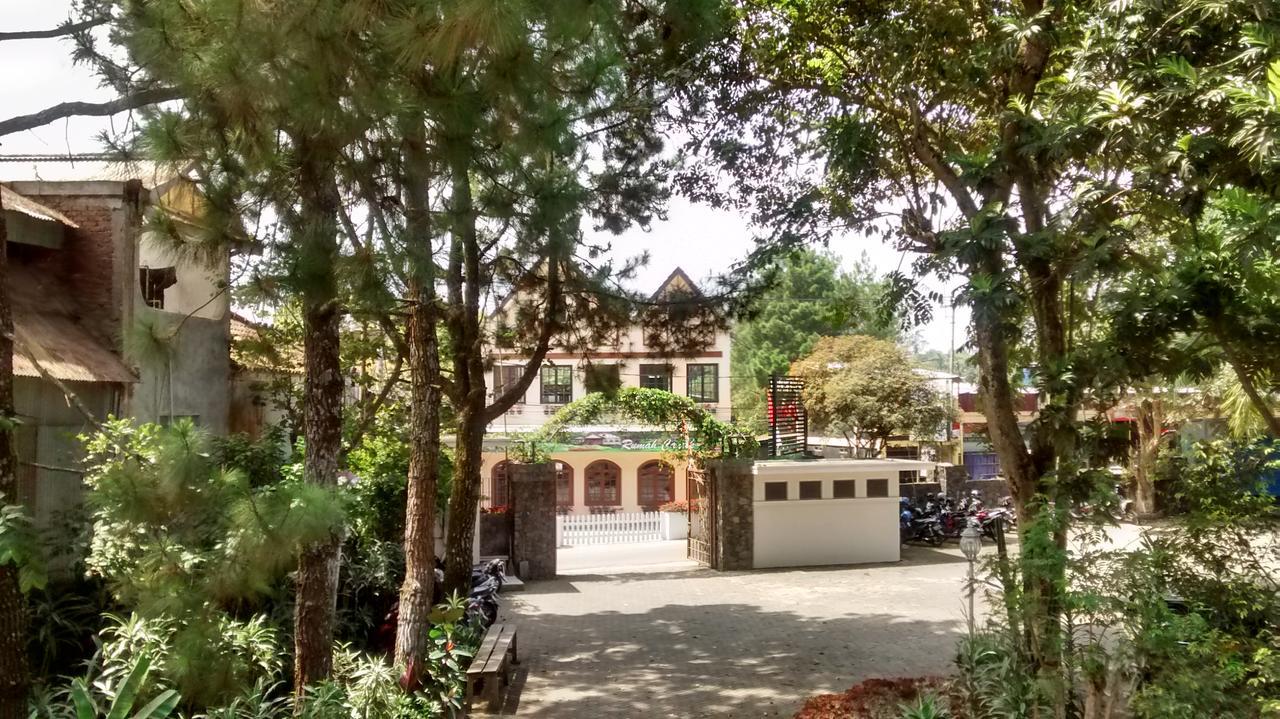 Hotel La Oma Lembang Zewnętrze zdjęcie