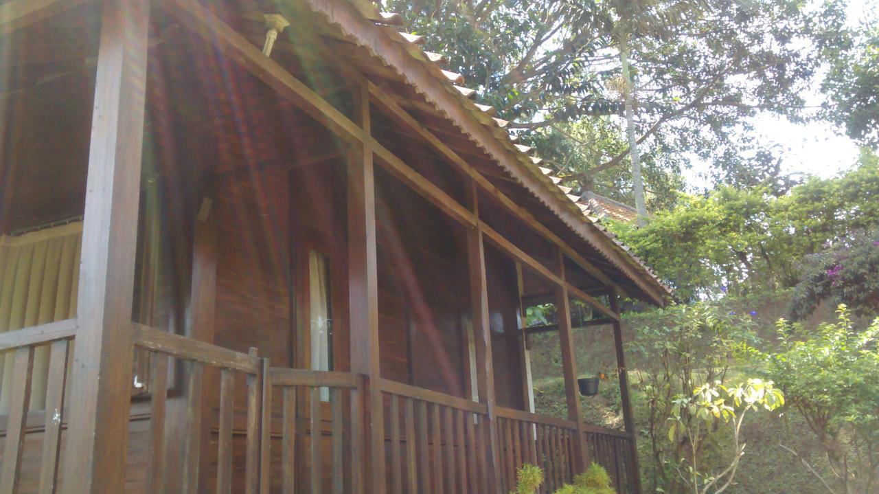 Hotel La Oma Lembang Zewnętrze zdjęcie